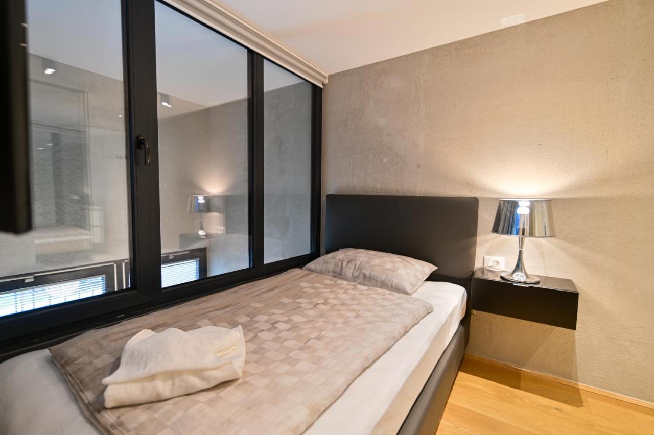 Apartment The Place Split