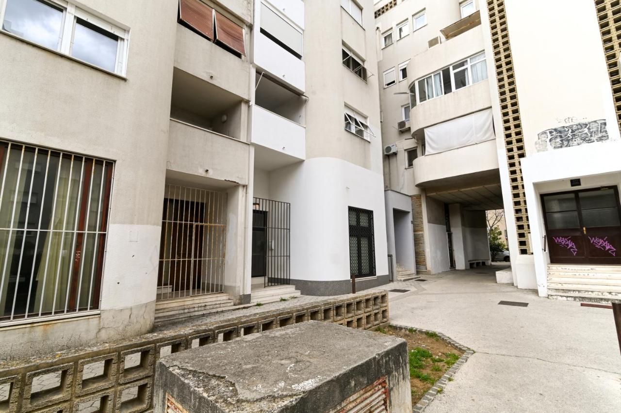 Apartment The Place Split